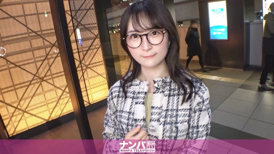200GANA-3242 - 「真的软派，初次拍摄。2191 用草莓引诱，戴眼镜、肤色较白的认真系素人被搭讪！外表不符合，却有着外遇经验！裤子下面是满满的粗毛直到肛门！因为很认真，当被要求时甚至会摇荡到肛门都毫不避忌地舔！最后，把我的奶汁拿来对着脸赐福给她哈哈哈」。 - 撸撸吧-视频,色播,色站,色情女优,色片宝库,啪啪谜片
